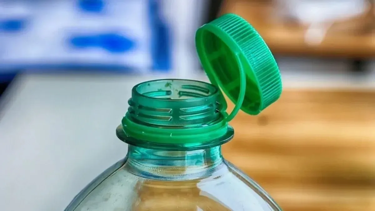 Neues Leben für Plastik in der EU — wie Einwegflaschen umweltfreundlicher werden